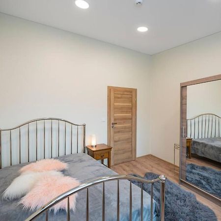 Homely Kreves Apartment By Polo Apartments Каунас Екстериор снимка