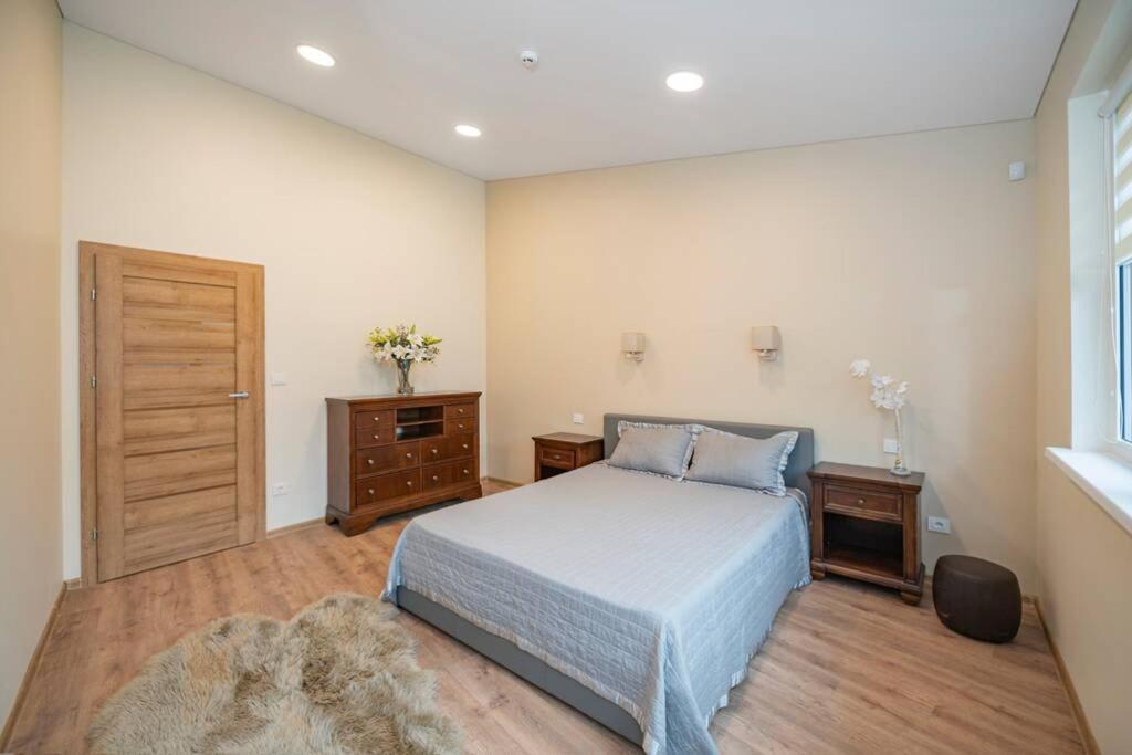 Homely Kreves Apartment By Polo Apartments Каунас Екстериор снимка